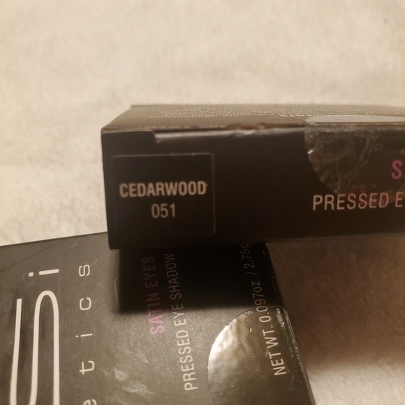 New LiSi Cosmetics Satin Eyes - Picture 3 of 3